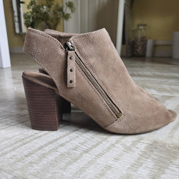 Michael Journey Block Heel Suede Leather Heel Sandals - Picture 2 of 16